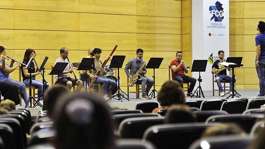 Conciertos didácticos en Silleda. La Escola de Música Municipal de Silleda, en colaboración con la Banda y el Concello, organizaron ayer sus tradicionales conciertos didácticos, con el afán de dar a conocer esta arte entre todos los escolares. Durante la mañana pasaron por el auditorio de la Feira Internacional de Galicia los estudiantes de infantil y primaria de los dos colegios de la localidad. | BERNABÉ/JAVIER LALÍN