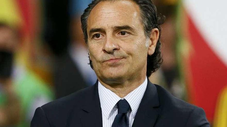 Cesare Prandelli, entrenador del Valencia. // Reuters