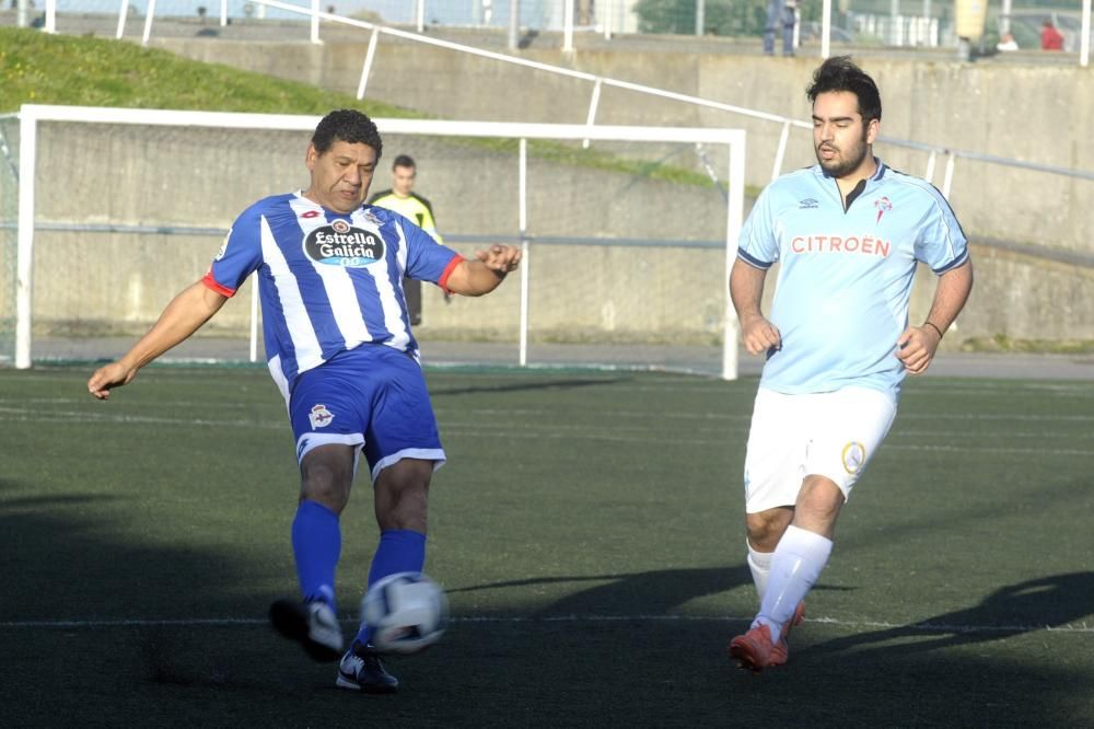 Veteranos del Dépor refuerzan un derbi de peñistas