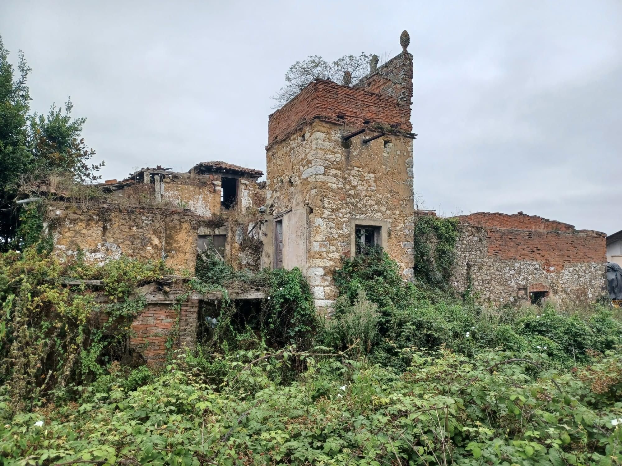 La casona de la Bérvola, el ocaso de la morada palaciega de Llanera del segundo rector de la Universidad de Oviedo