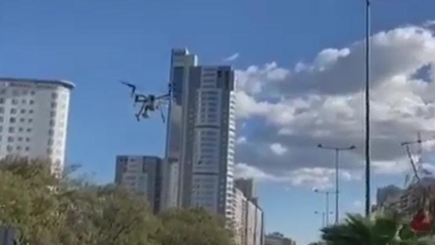 El dron de la Policía que controla el tráfico en València.