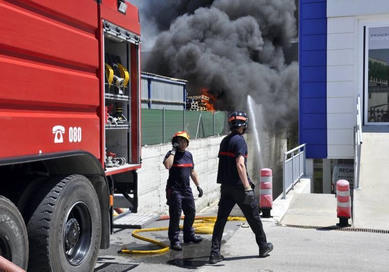 Fotogalería: Incendio en el polígono de Cogullada