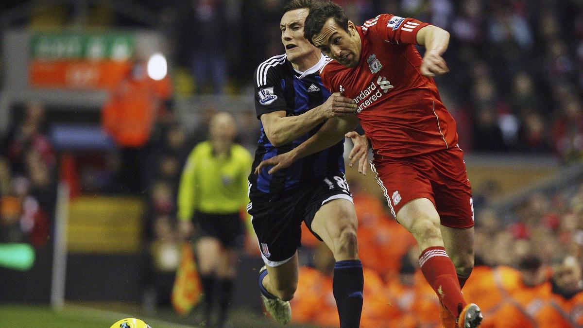 José Enrique durante su etapa en Anfield.