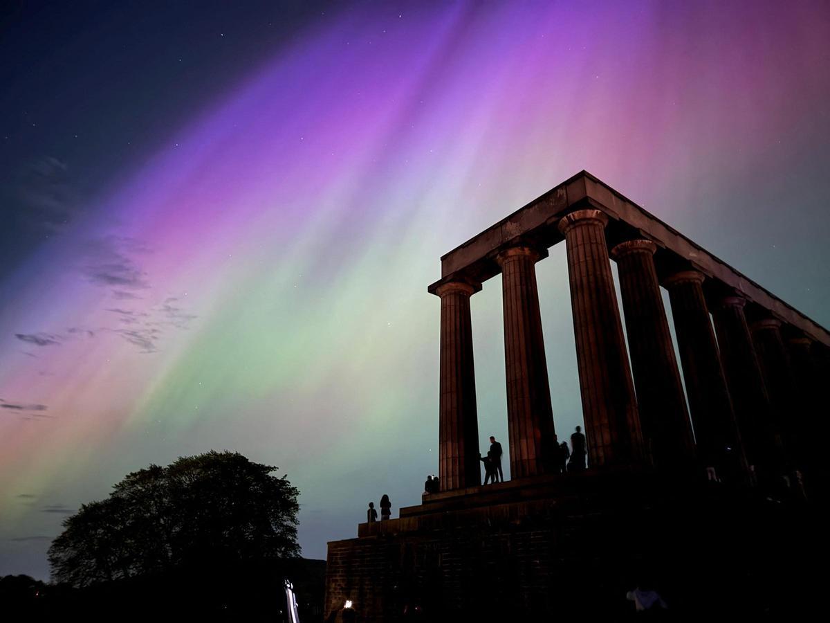 Aurora boreal en Edimburgo, Escocia.