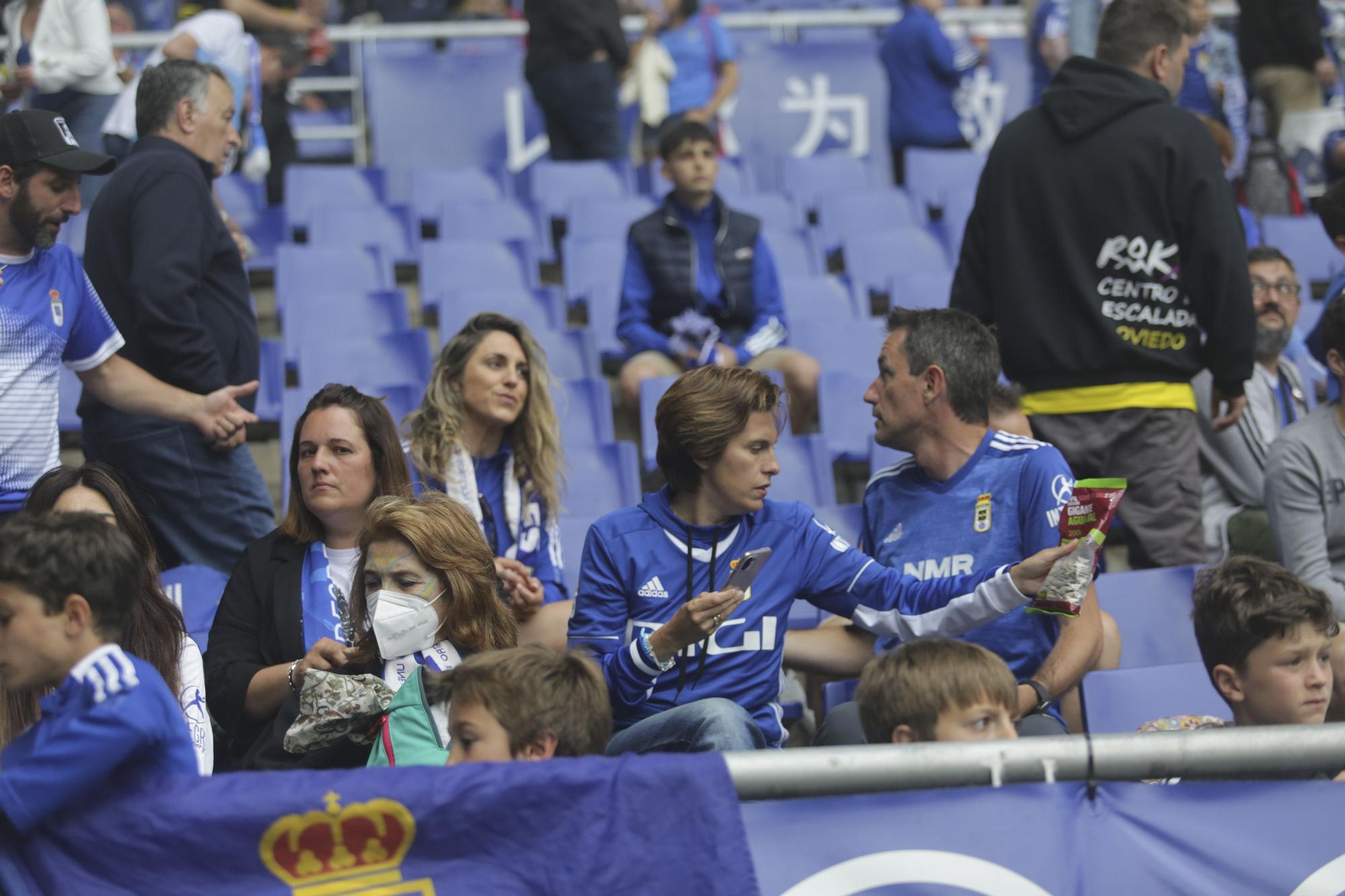 ¿Estuviste en el partido entre el Real Oviedo y el Ibiza? Búscate en esta galería de fotos