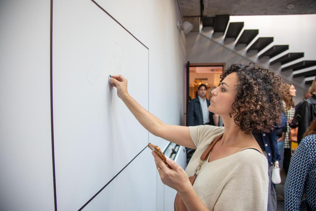 La galería de arte del hotel Artmadams se inaugura con pintura efímera La galería de arte del hotel Artmadams se inaugura con pintura efímera