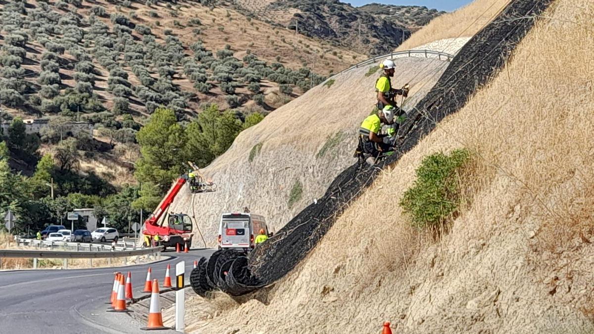 Obras de emergencia en la carretera A-3131 en Jauja.