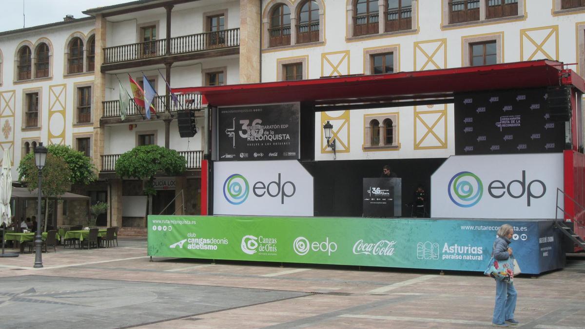 Preparativos para la Media Maratón en Cangas de Onís.