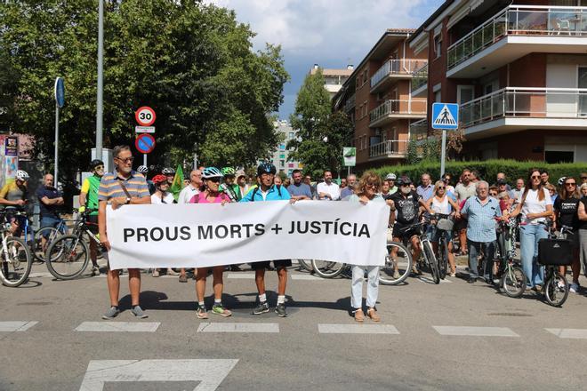 Concentració en record de la ciclista morta a Girona