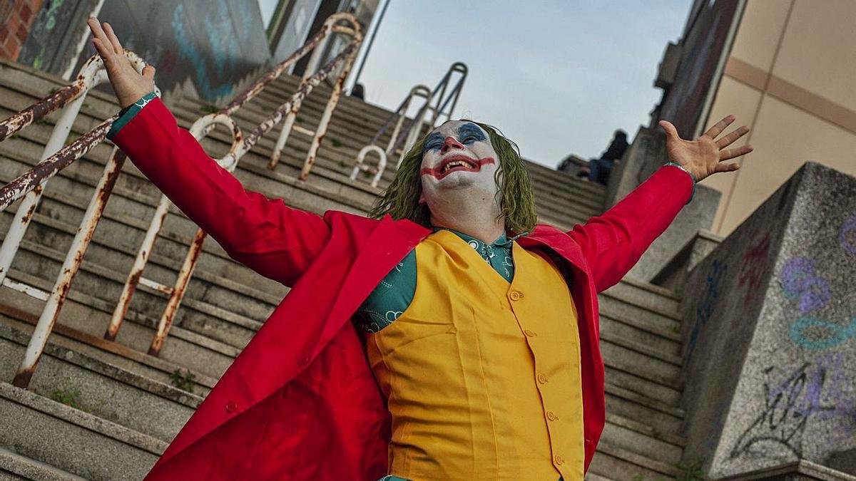 Pablo Estévez intrepreta una de las escenas más icónicas del Joker.   | // BRAIS LORENZO