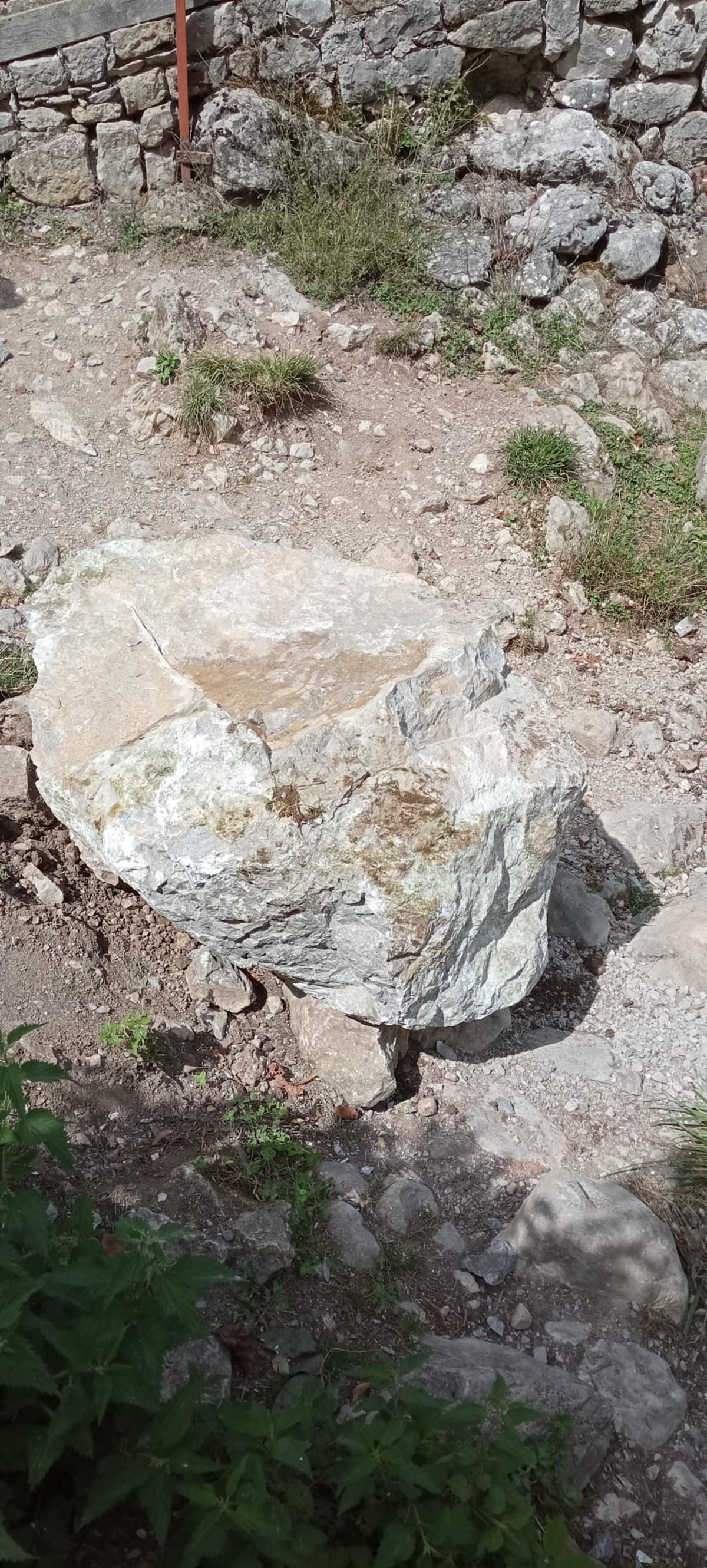 La roca que se desprendió.