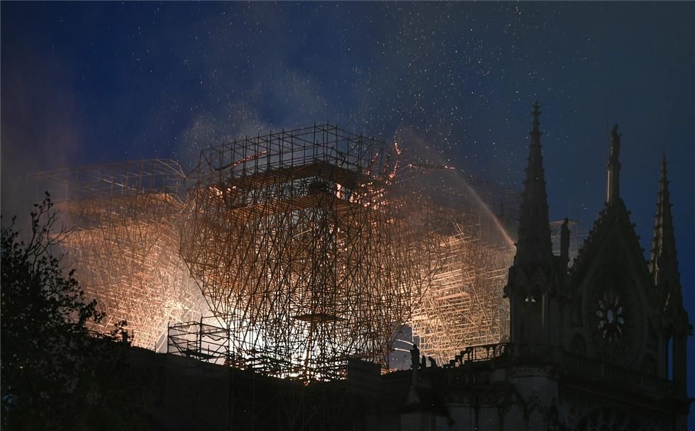 El día después del incendio de la catedral de Notre Dame