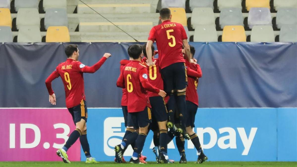 La selección española, celebrando uno de los goles ante Eslovenia