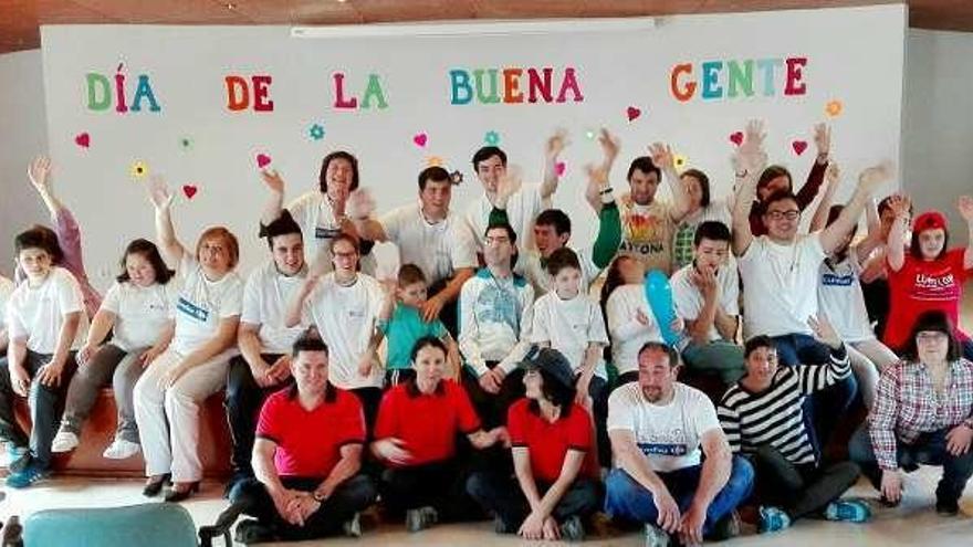 Participantes en el &quot;Día de la Buena Gente&quot;. // FFdV