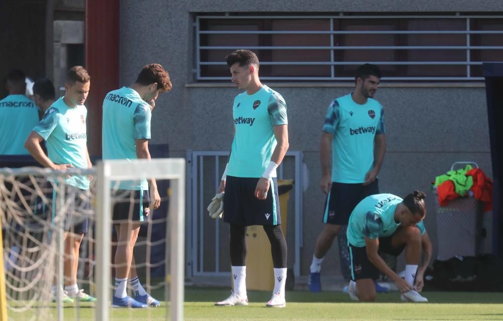 El Levante abre el entrenamiento a los medios