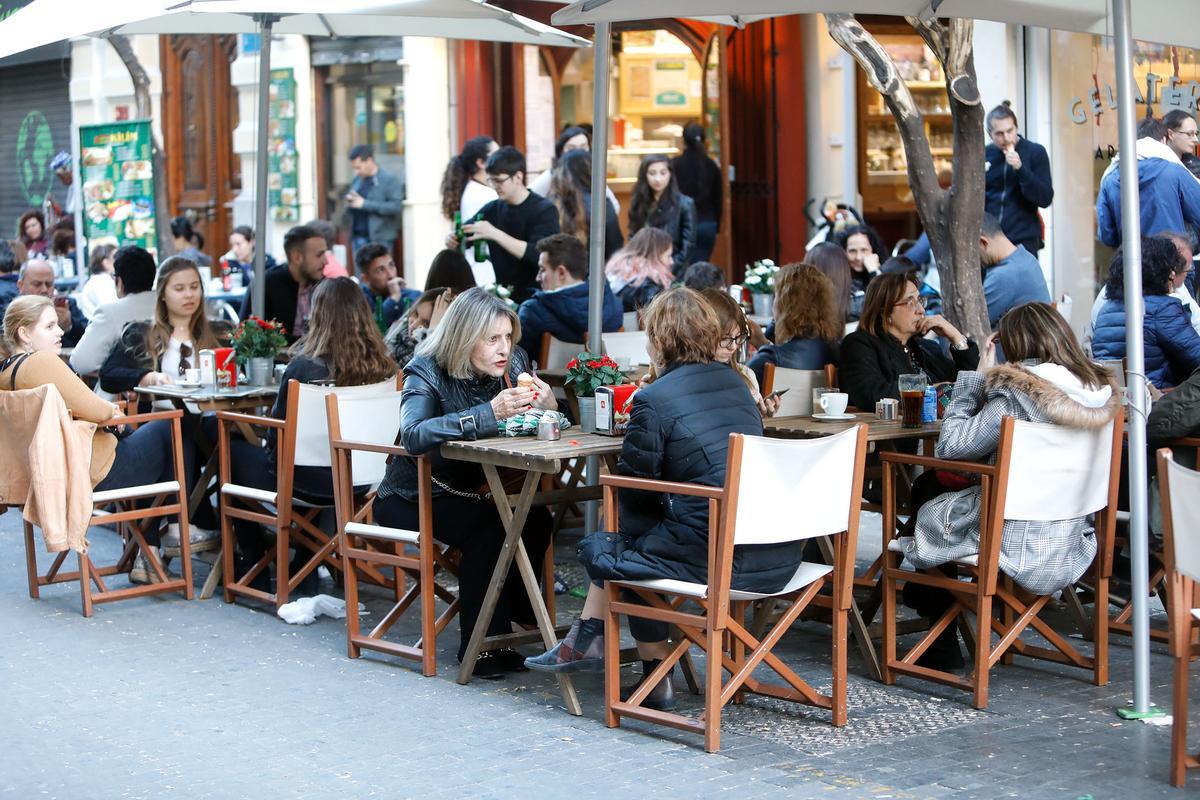 Un terraza en València en tiempo de Fallas