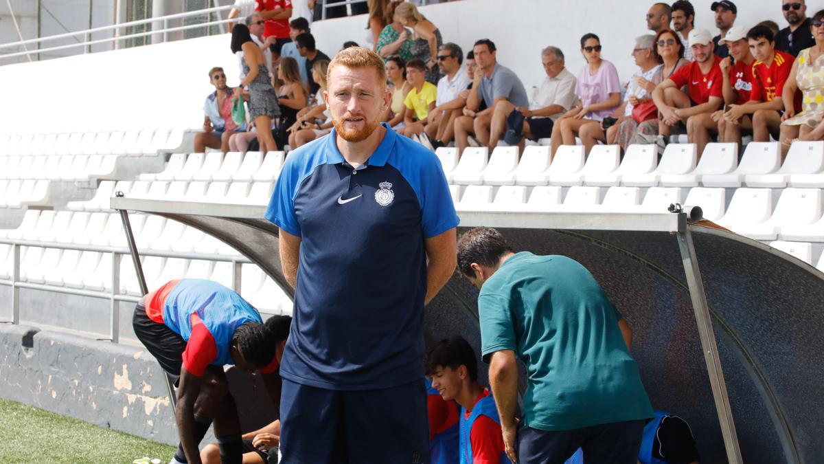 Julián Robles, entrenador del Mallorca B, en el partido de la segunda jornada en Eivissa