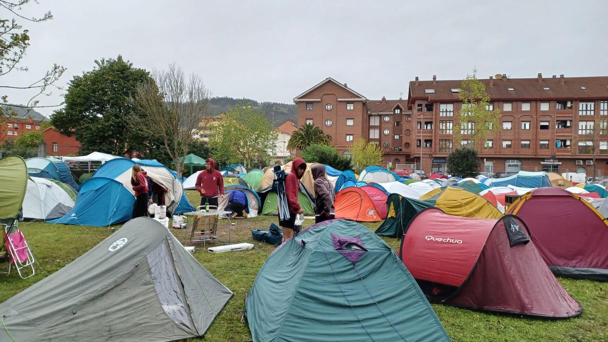 Acampada pasada por agua: el XXIX Seven Villa de Grado le pone buena cara al mal tiempo