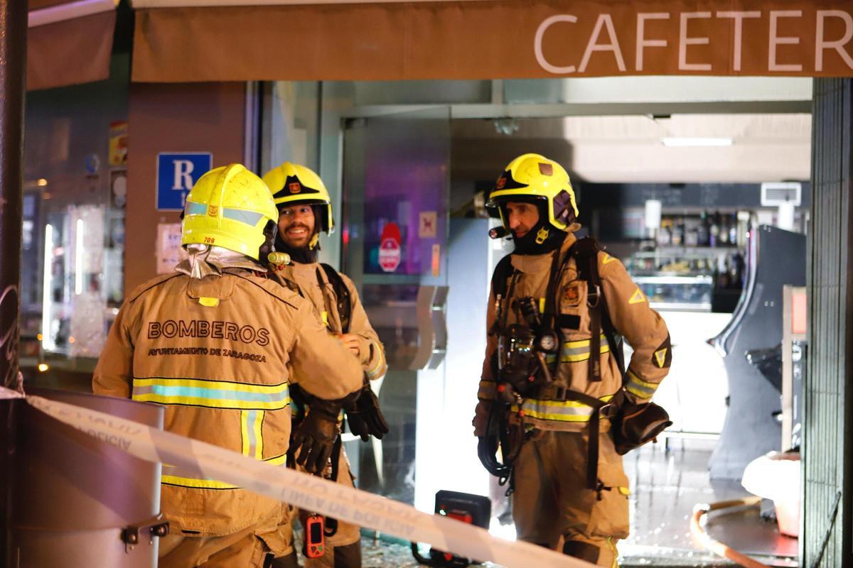 En imágenes | Susto por un incendio en el interior de un histórico bar ...