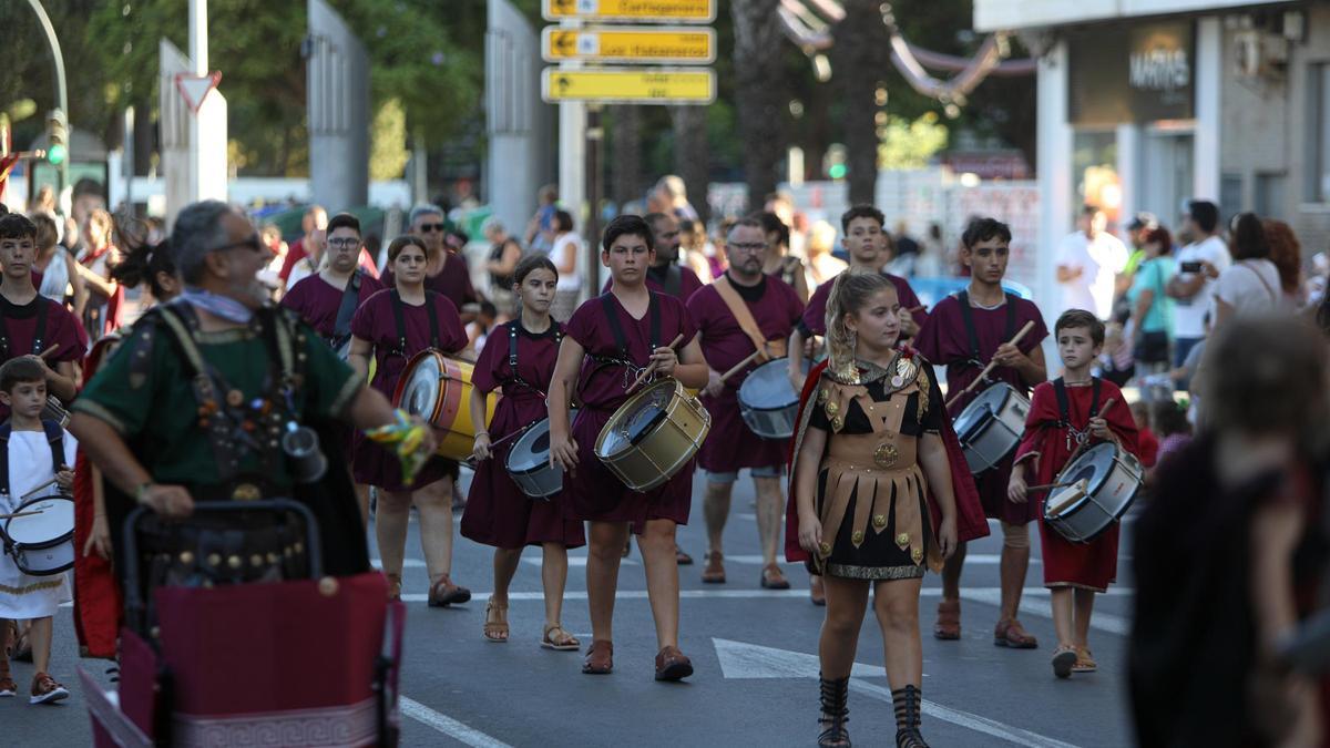 Las imágenes del desfile infantil de Carthagineses y Romanos 2023