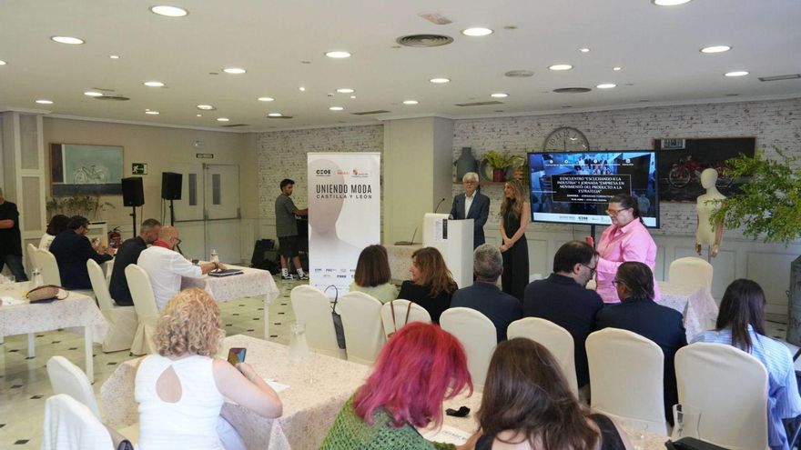 Asistentes al encuentro de «Uniendo Moda Castilla y León» en Zamora.