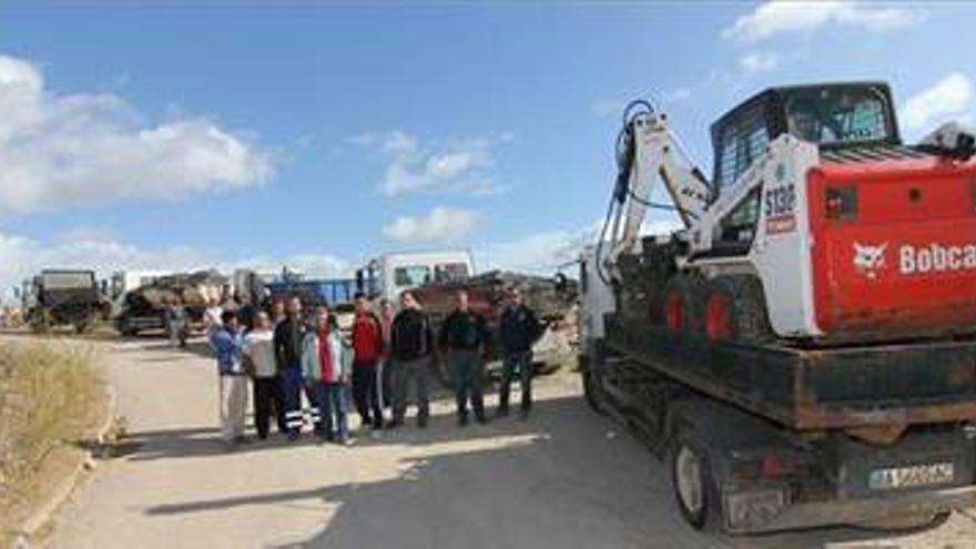 Transportistas de obras cortan el acceso al vertedero de las Cuestas de Orinaza de Badajoz