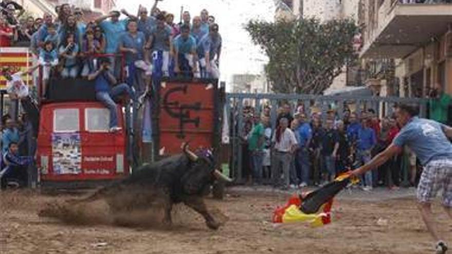 El recinto de la vila se llena con los toros