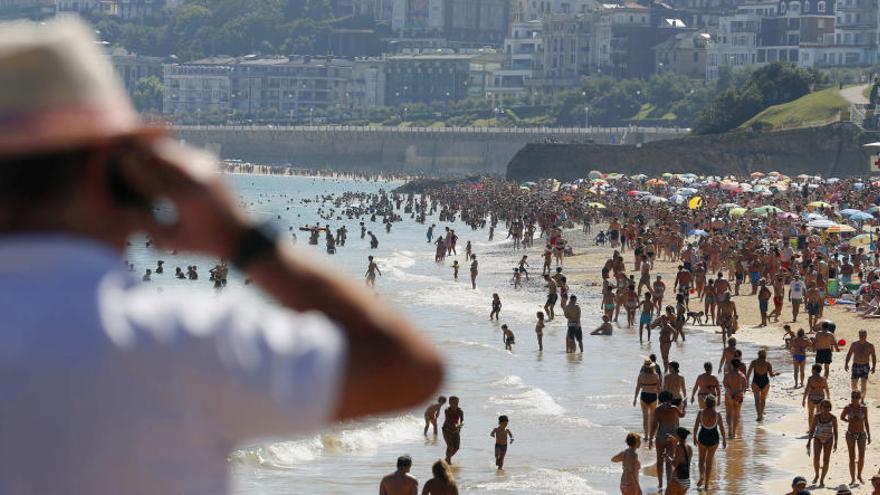 La salida de aire cálido desploma las mínimas hasta 9 grados en Alicante