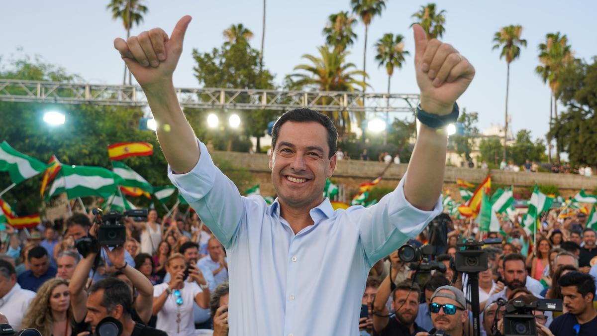 El presidente del PP-A y candidato a la reelección Presidencial de la Junta, Juanma Moreno clausura el acto de cierre de campaña del PP para los comicios autonómicos del próximo día 19 en Sevilla a 17 de junio del 2022