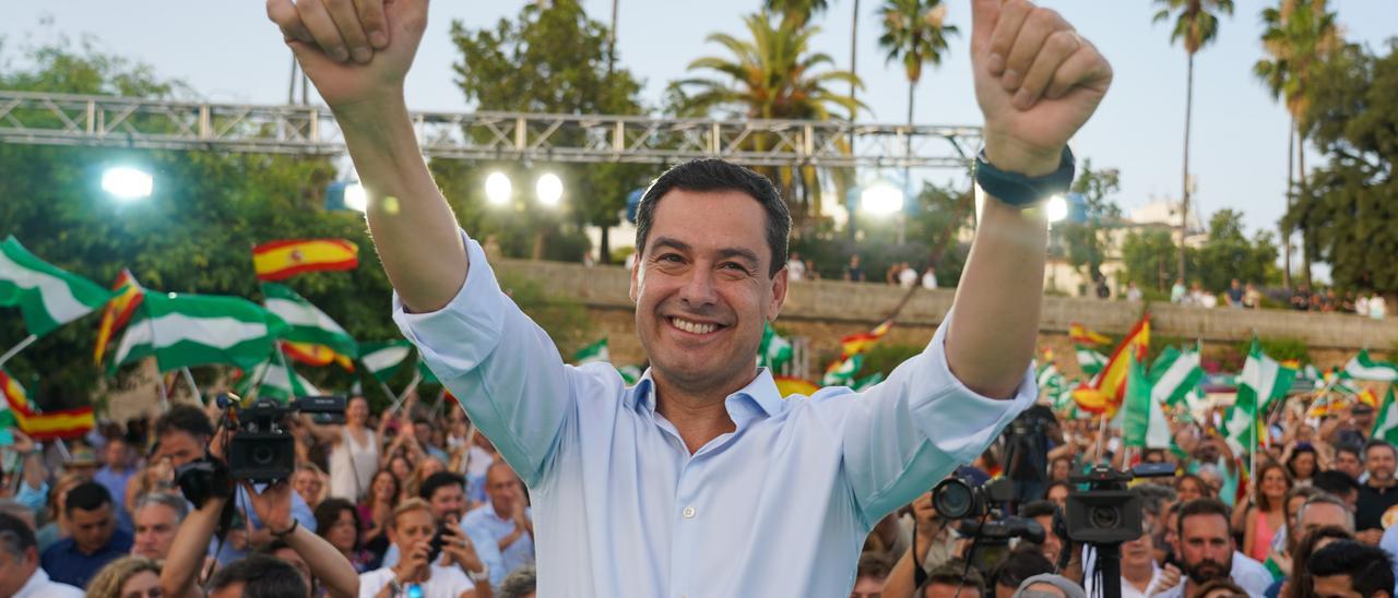 El presidente del PP-A y candidato a la reelección Presidencial de la Junta, Juanma Moreno clausura el acto de cierre de campaña del PP para los comicios autonómicos del próximo día 19 en Sevilla a 17 de junio del 2022