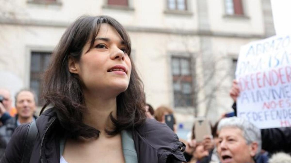 Isa Serra, diputada de Podemos, condenada a 19 meses de cárcel por agredir a varios policías en un desahucio
