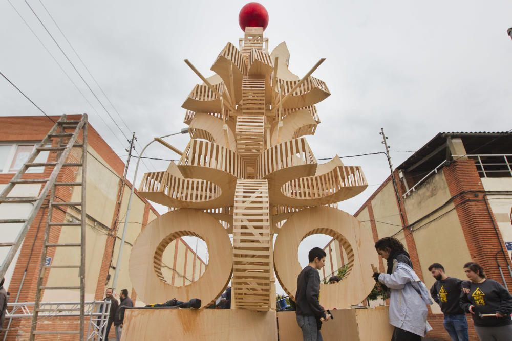 Simulacro de la plantá de la falla del ayuntamiento