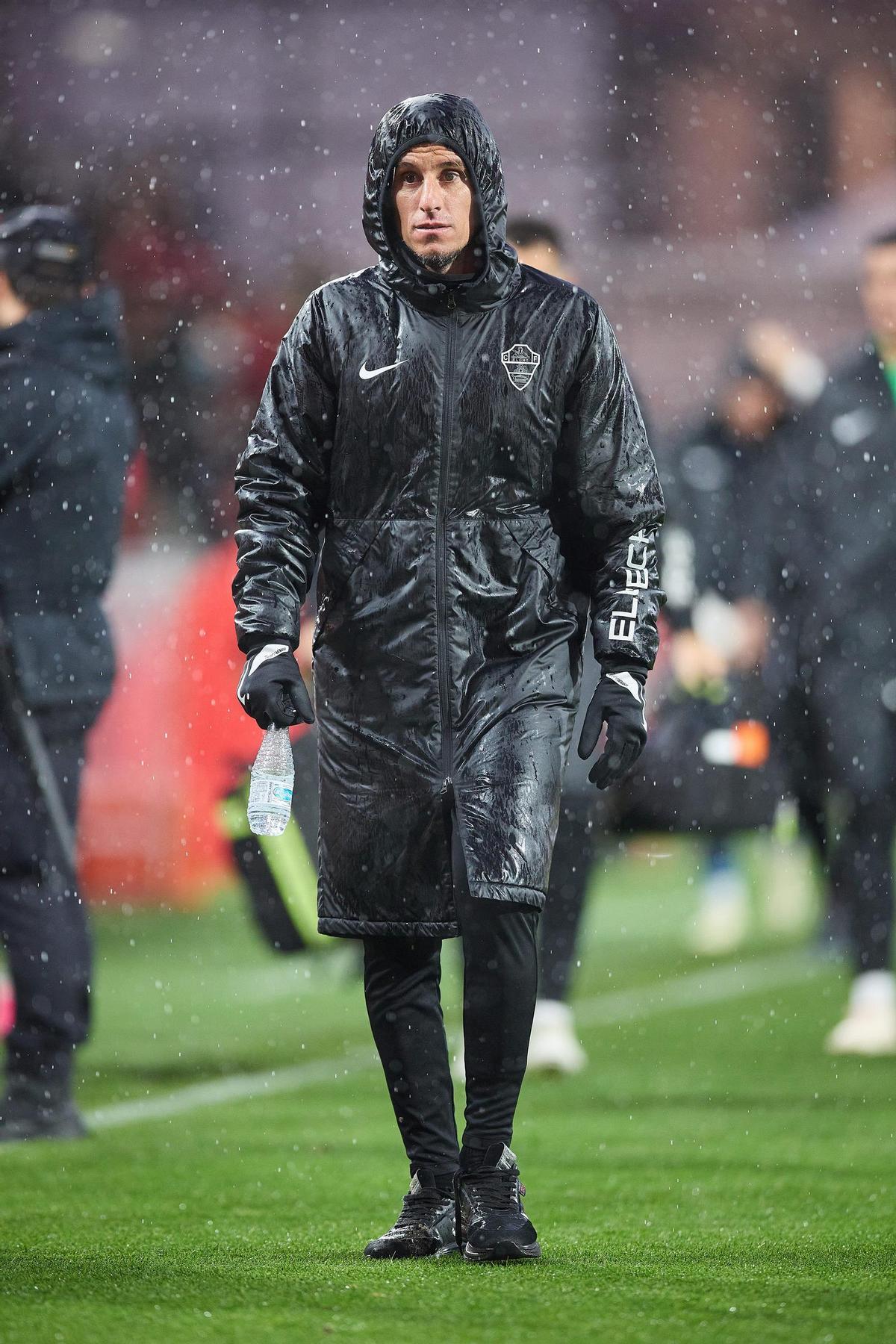 Beccacece, bajo la lluvia, durante el partido en Miranda que mermó seriamente las opciones de play-off la temporada pasada.