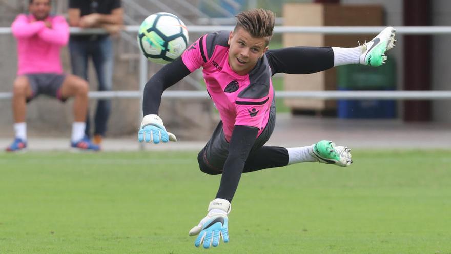 Langerak, durante un entrenamiento del Levante UD.