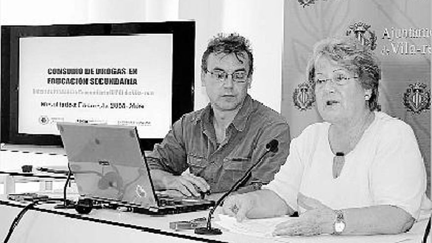 José Gisbert y Teresa Andrés en la presentación de los datos de la encuesta.