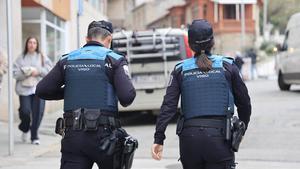 Policías locales en la calle