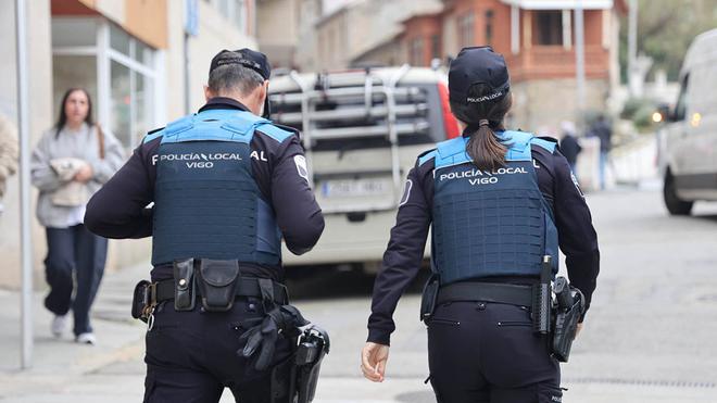 Policías locales en la calle