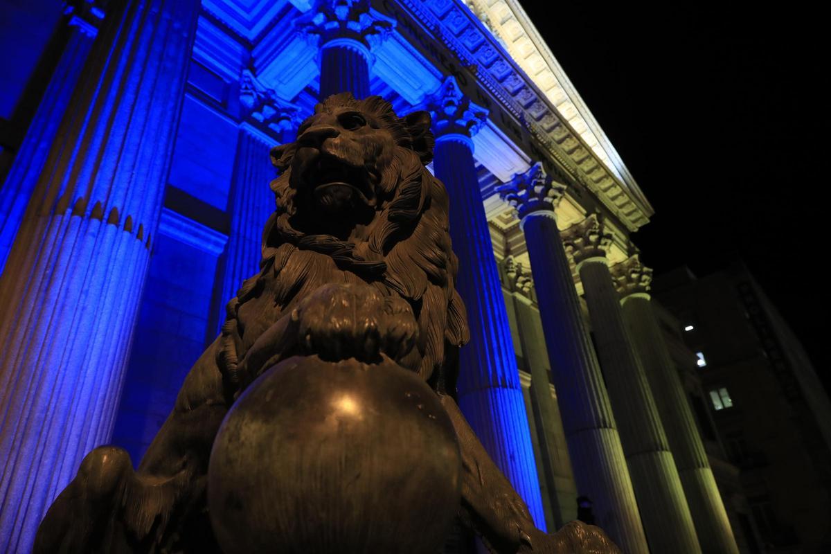El Congreso, iluminado con los colores de la bandera de Ucrania, en una foto de archivo