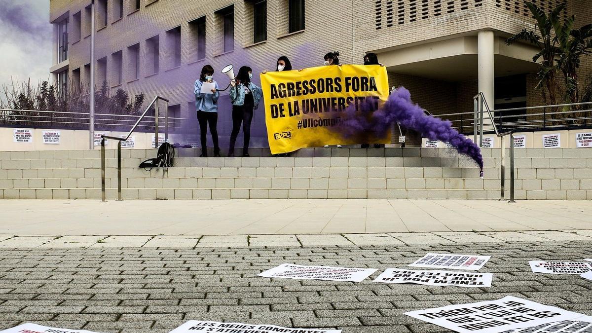 Concentración en la UJI convocada con motivo del 8-M