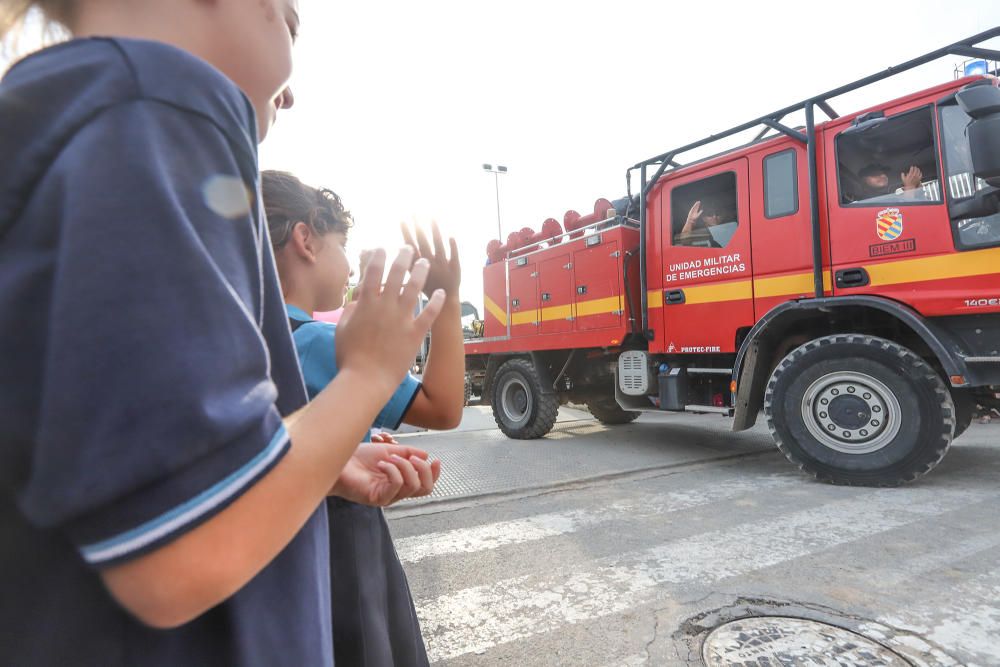 Orihuela despide a la UME entre vítores y aplausos