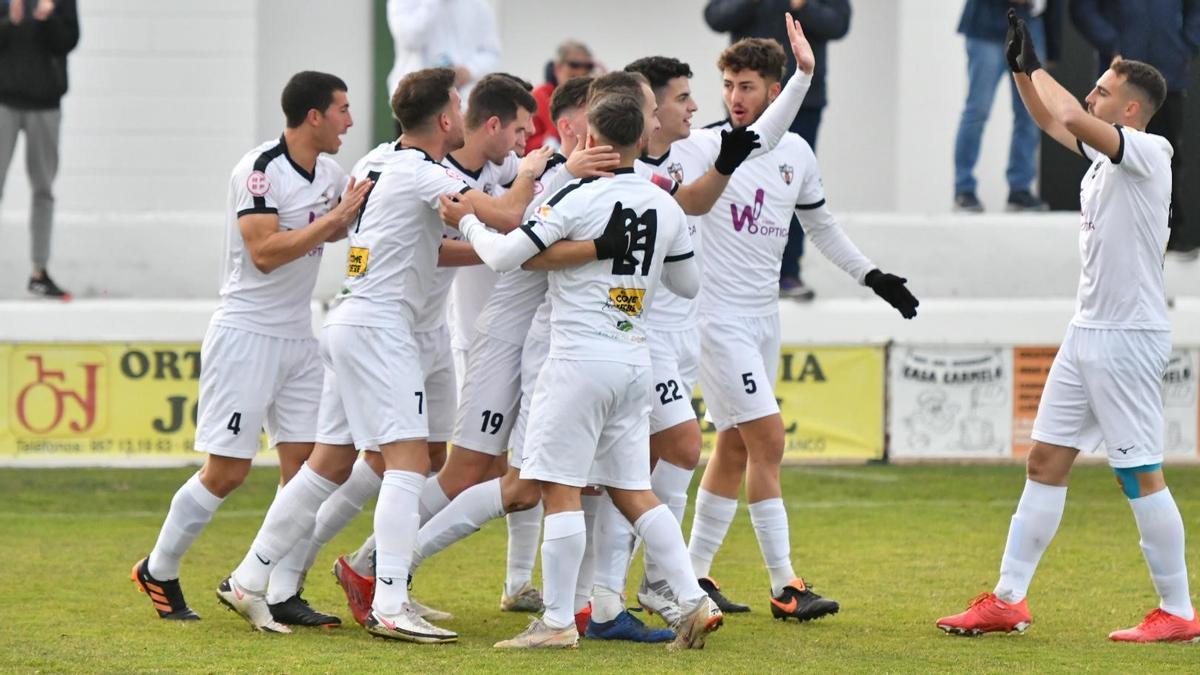 Celebración de un gol del Pozoblanco en el Municipal esta temporada.