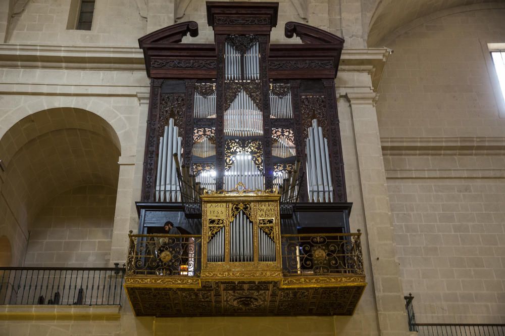 Desmontaje del órgano de la Concatedral de San Nicolás