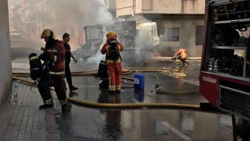 Arde un vehículo en Faura