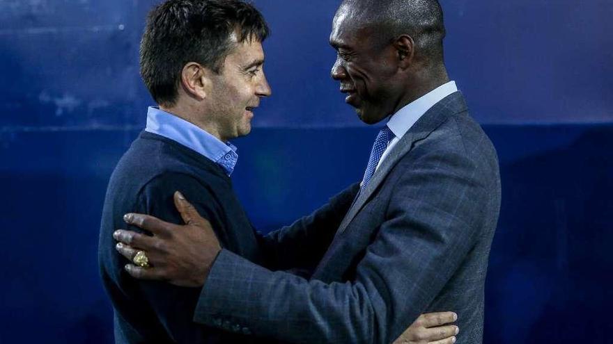 Seedorf saluda a Garitano antes del partido de ayer Butarque.