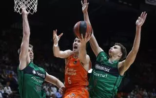 El Valencia Basket  se asegura los ‘playoff’ tras ganar al Joventut