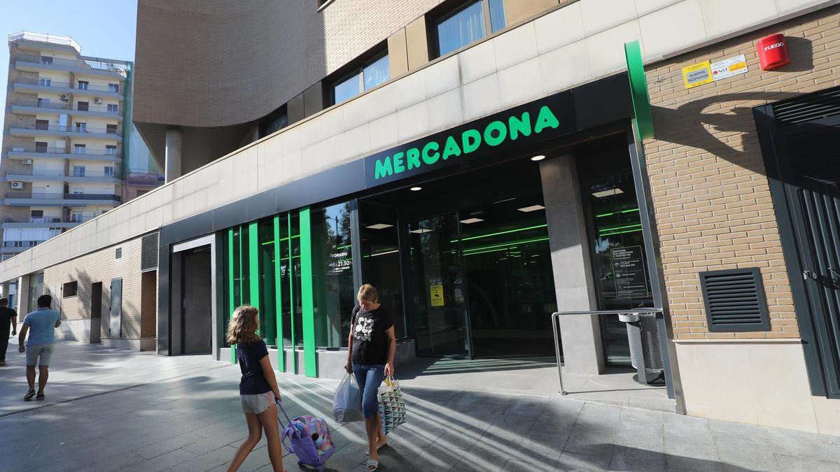 Mercadona ha reformado el supermercado ubicado junto al Puente de Piedra en Zaragoza.