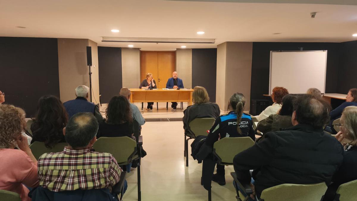 Un momento del encuentro en la Biblioteca Pública Jovellanos.