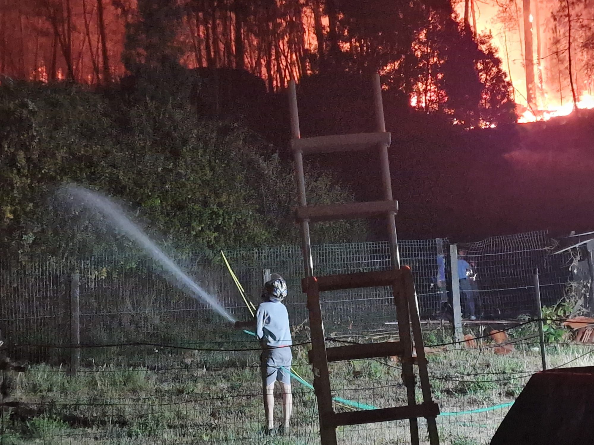 Incendios en Galicia: Vilagarcía y su comarca luchan contra el fuego