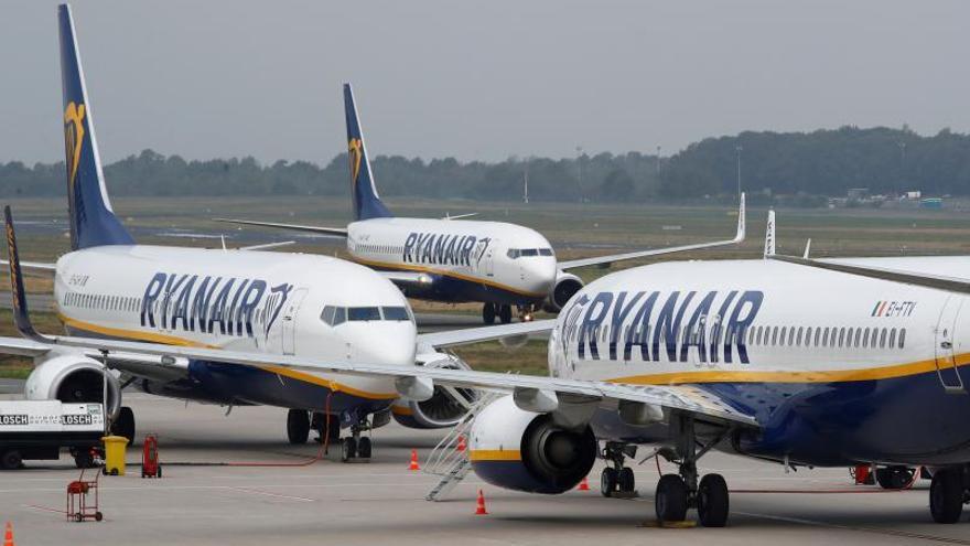 226 euros, 56 por pasajero, por no imprimir los billetes: una sentencia afirma que lo que hace Ryanair es ilegal