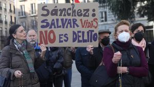 Els antiavortistes es rearmen de cara a la presó per assetjament: «Déu dirà si anem a la presó»
